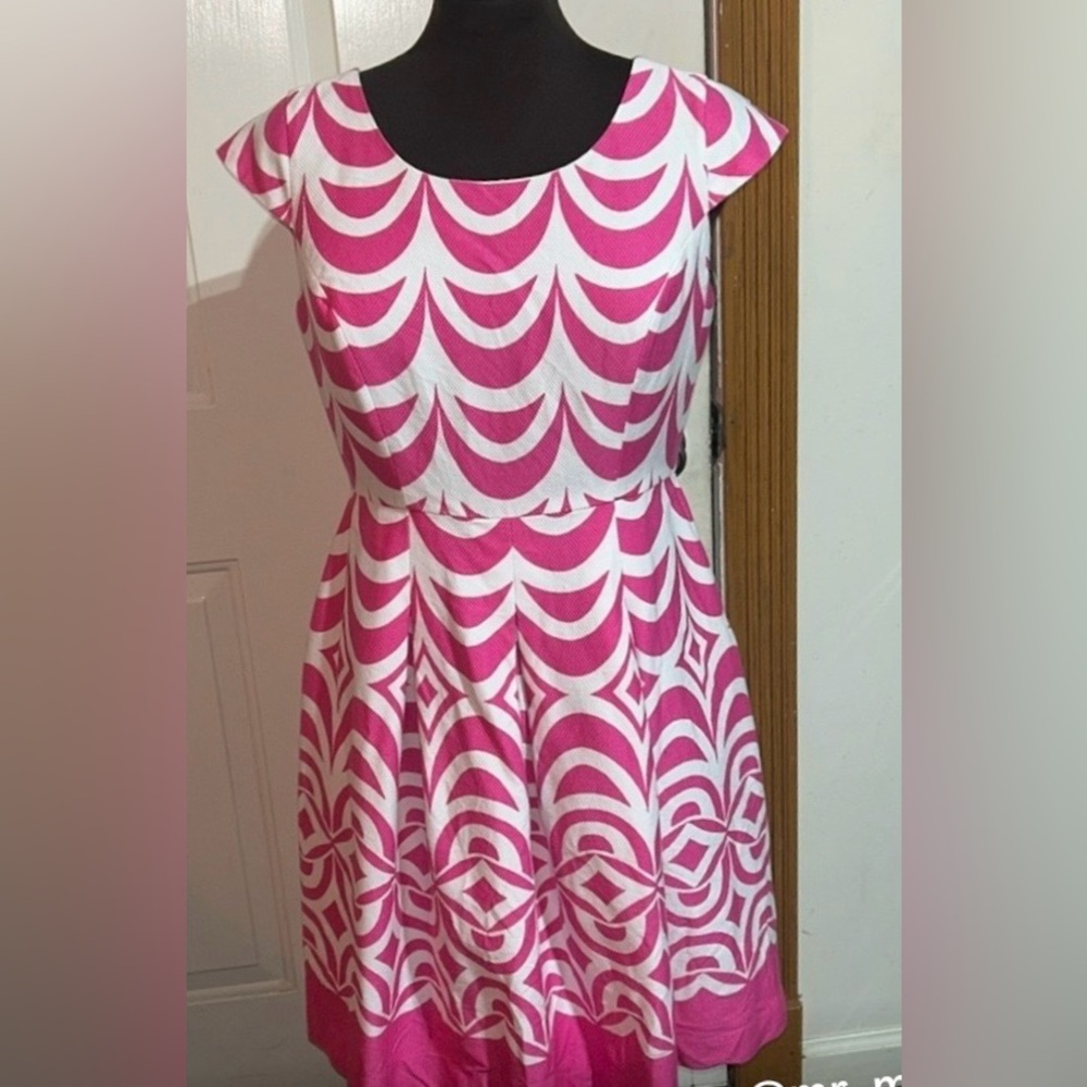 ⭐️HP⭐️TALBOTS DRESS Pink & White Scallop Print-Cap Sleeve- Fit&Flare Fully-lined - Picture 2 of 13